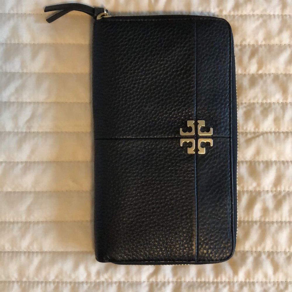 TORY BURCH ROBINSON ZIP CONTINENTAL WALLET